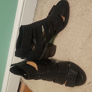 Black Lucky Brand leather strappy block heel sandals size 8.